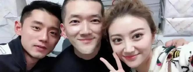 要我说景甜一点儿也不冤。当年张继科对她多上心，出国比赛都记着带礼物。俩人甜过一