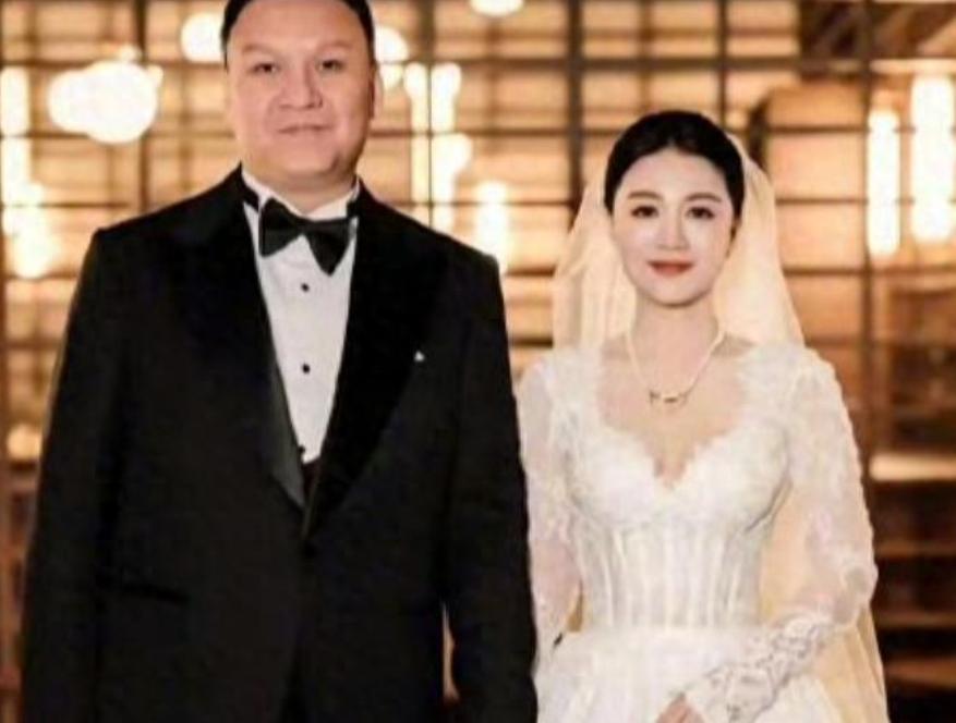 “我爱过你，即便潦草结局”就在今天上午，内娱一下出了两个大瓜，一个是演员于朦胧