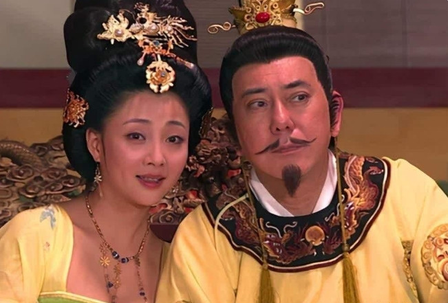 晚宴过后，唐玄宗迫不及待宠幸了一位西域歌姬，谁曾想她一朝有孕，而生出的孩子却让唐玄宗无比恶心