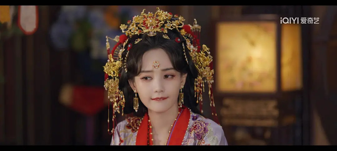 李一桐为什么总是这样吐牙？感觉好奇怪