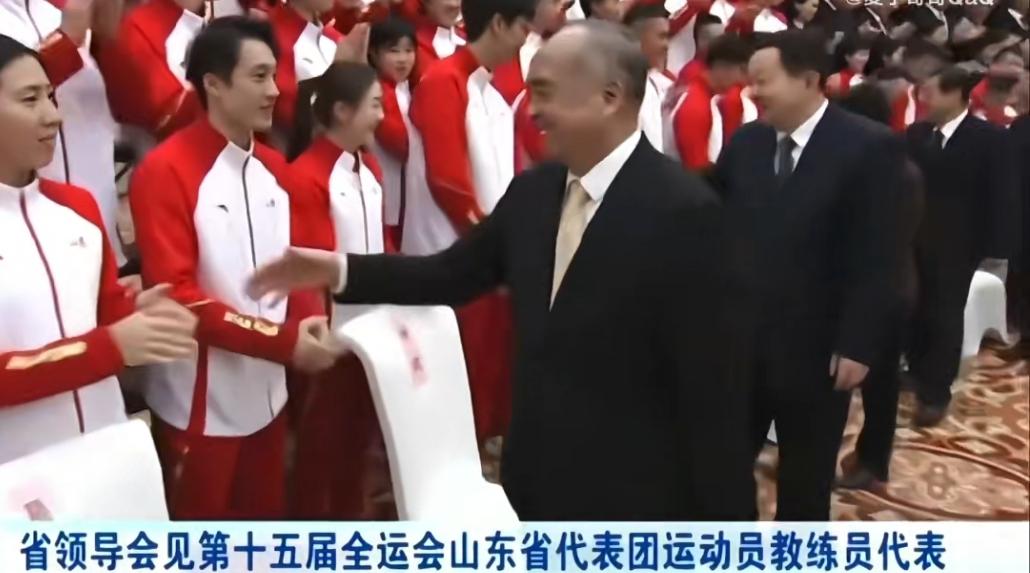 山东骄傲！陈梦表彰大会稳站C位，省领导点赞，这排面太足了咱山东的姑娘就是牛