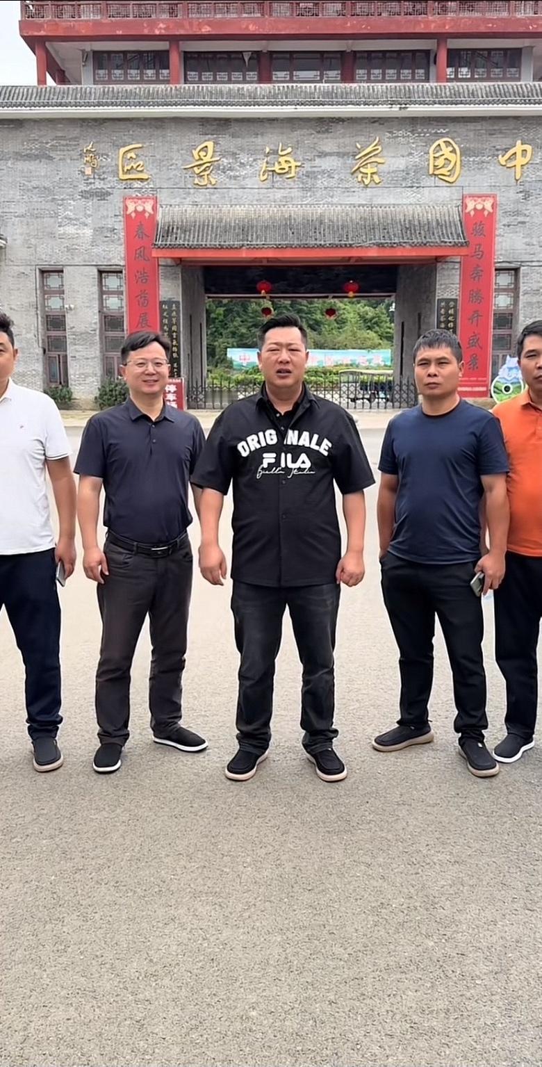 河南信阳大网红，600万粉丝的张大炮一直不服气。他的徒弟阿牛哥带着北京坤哥等一众