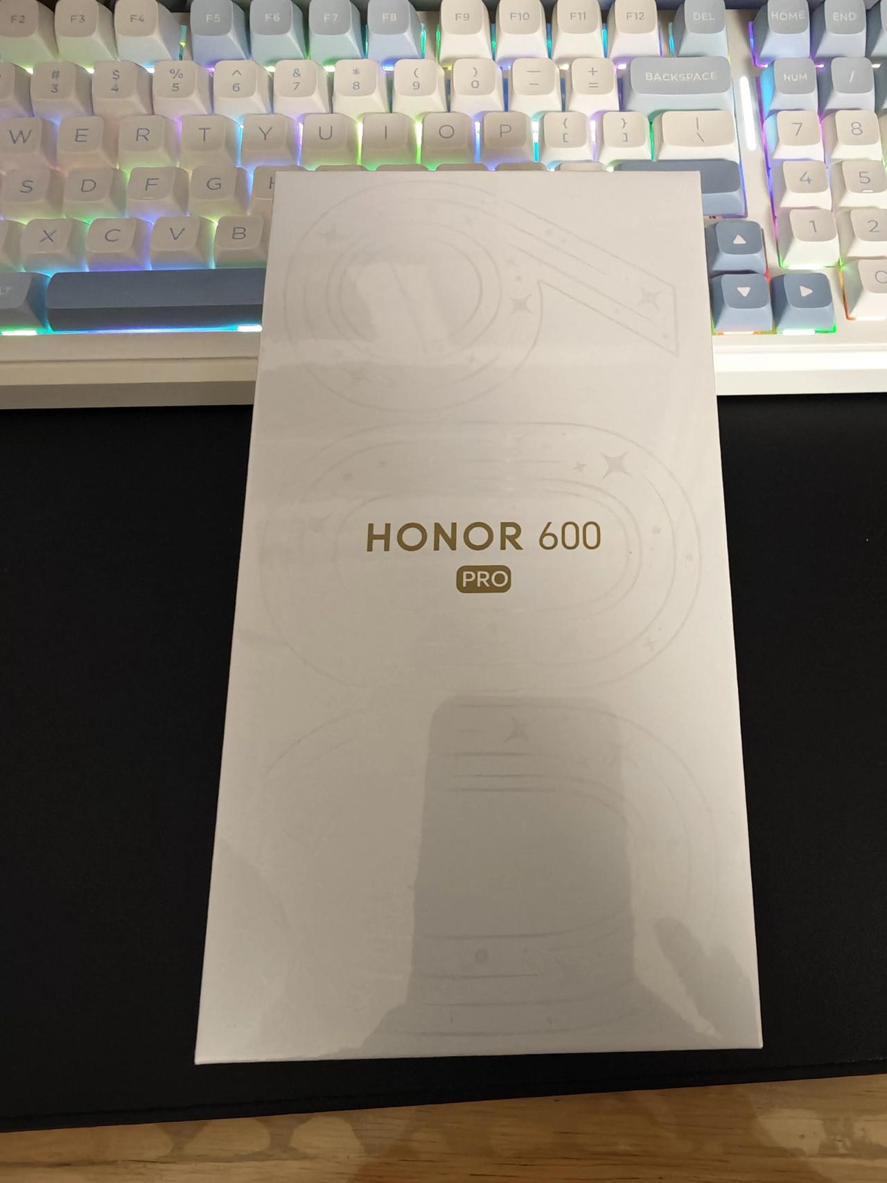 纠结啊！3000多刚买的12+512G的荣耀600Pro还没开封呢，现在看到荣