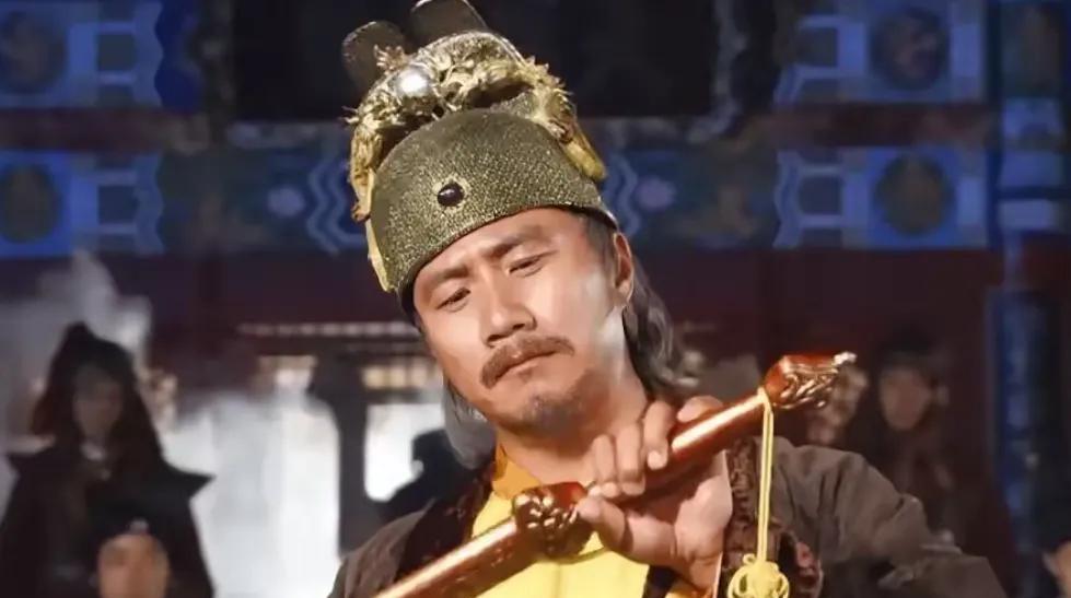 1380年，朱元璋悄悄摸进御史韩宜可的家。一推门，就看到穿着补丁棉袄的孩子，家徒
