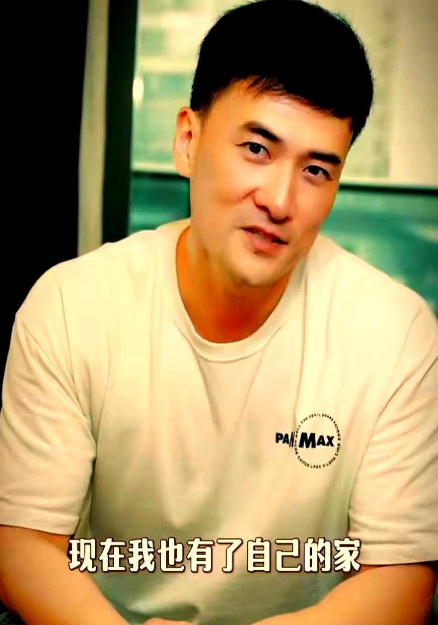 离了9年，前夫一分抚养费没给，独自养4个孩子的何洁，这次真撑不住了。她最近