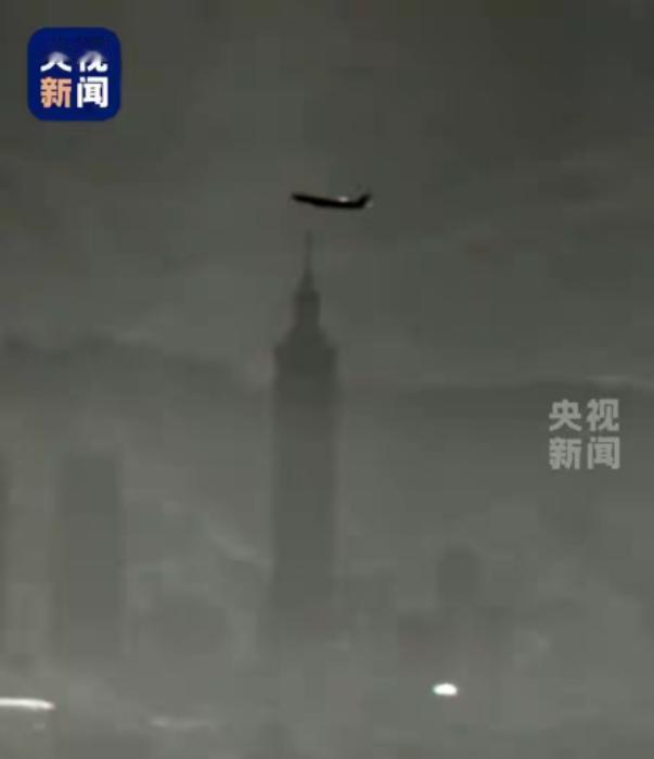 这张图片你知道什么地方让青蛙们最破防吗？不仅仅是101大楼。主要还是那架刚