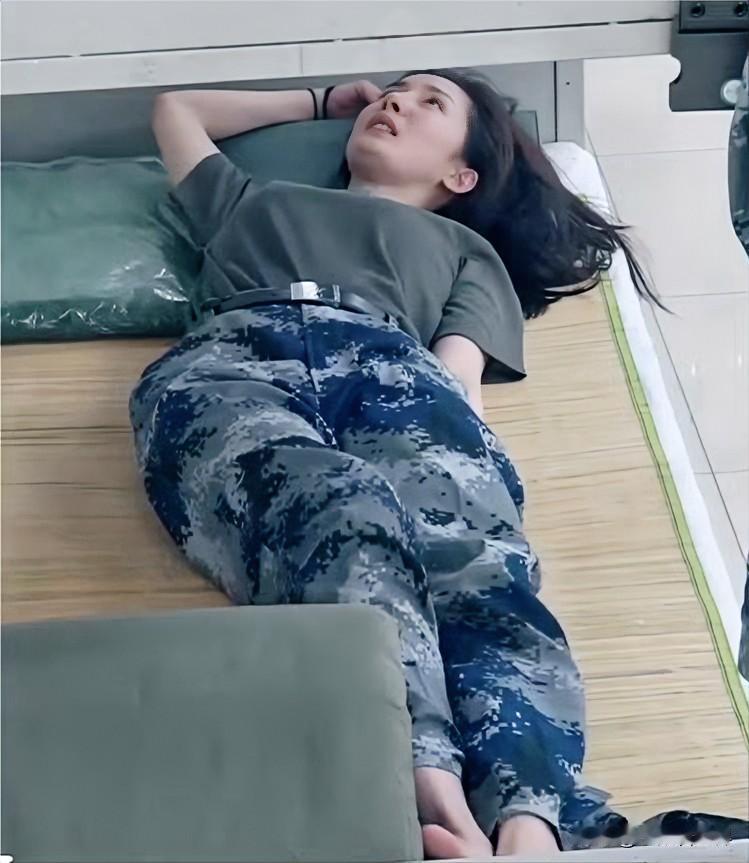 一身戎装，卸下紧绷。
