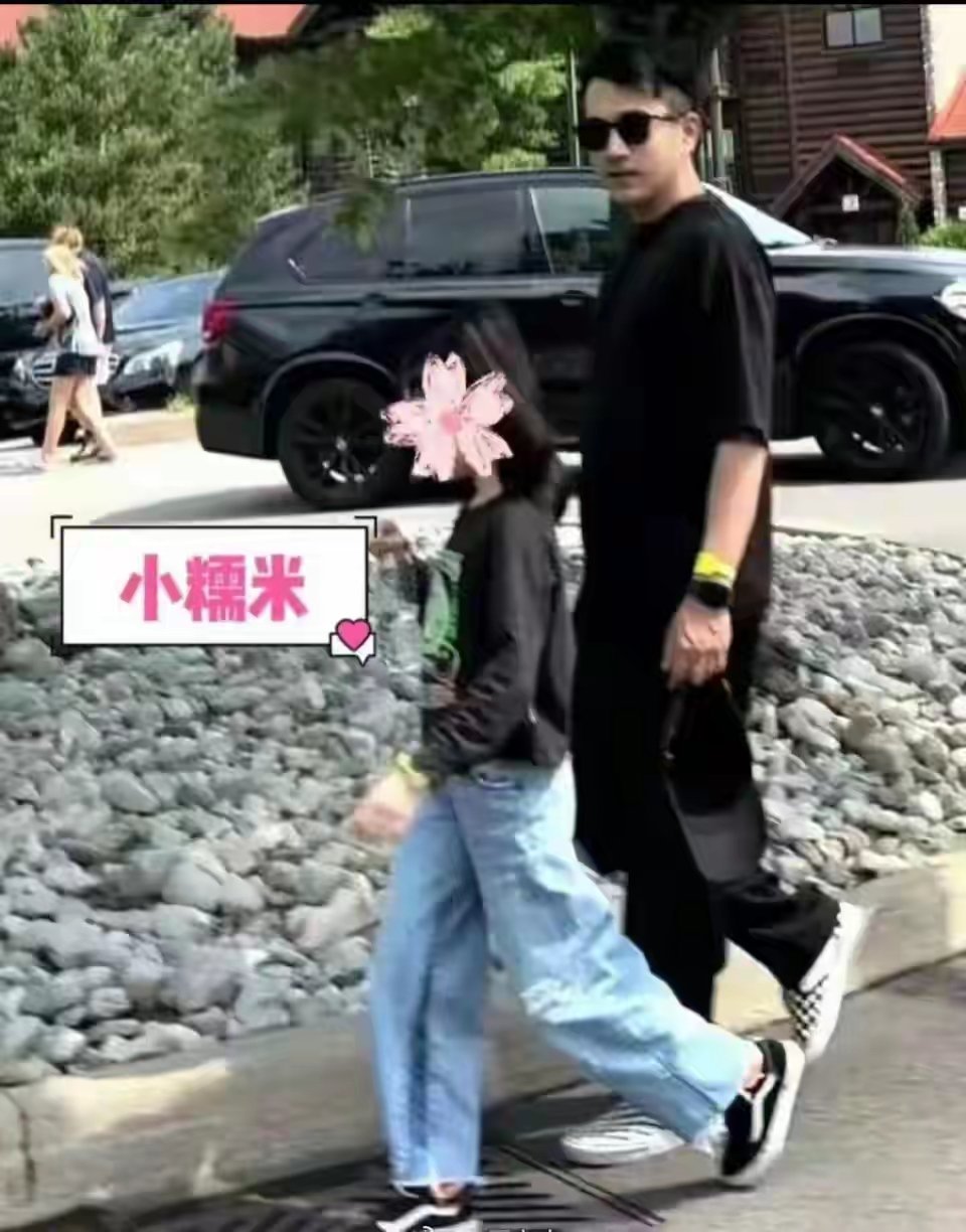时光飞逝！杨幂女儿小糯米已满12岁，高挑身姿惊艳众人​​​