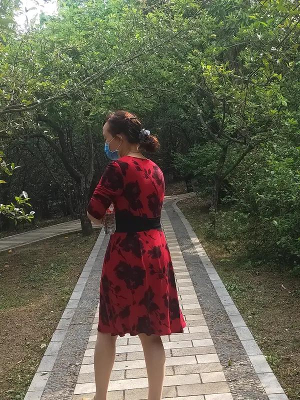 中年夫妻最心酸的婚姻现状，大概就是明明近在咫尺，心却远在天涯。就像那位46岁的大
