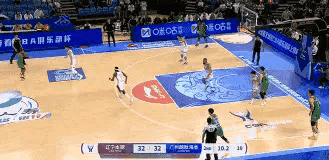 辽宁本钢大将付豪真是从容不迫！在今天进行的辽宁本钢和广州朗肽海本的焦点战中，当时