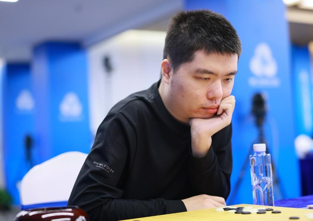 一把快刀~钦仔三连胜一马当先2025年第15届全国运动会群众比赛围棋项目六