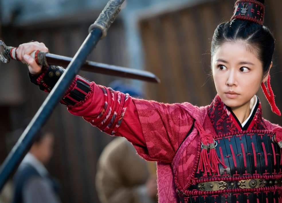 209年，48岁的刘备迎娶17岁的孙尚香。新婚夜，刘备喜滋滋准备入洞房，他才到门