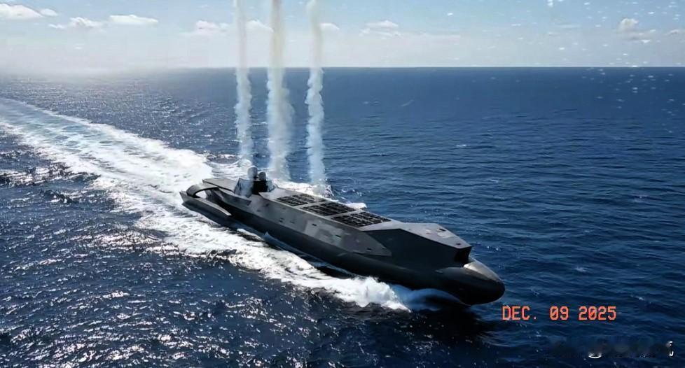 美媒报道，中方的港口出现了一艘三体船。目睹这艘船的亮相，不得不感慨，外国人制