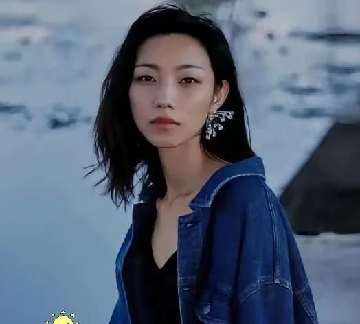原来那尔那茜成为“天龙人”早就有迹可循了。原因很简单，因为她不仅有定向委培事件