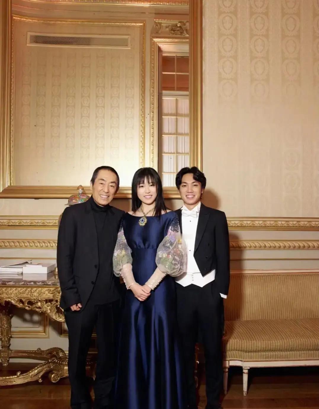5月19日，张艺谋和陈婷远赴美国，出席二儿子的耶鲁大学毕业典礼，现场的状态看上去