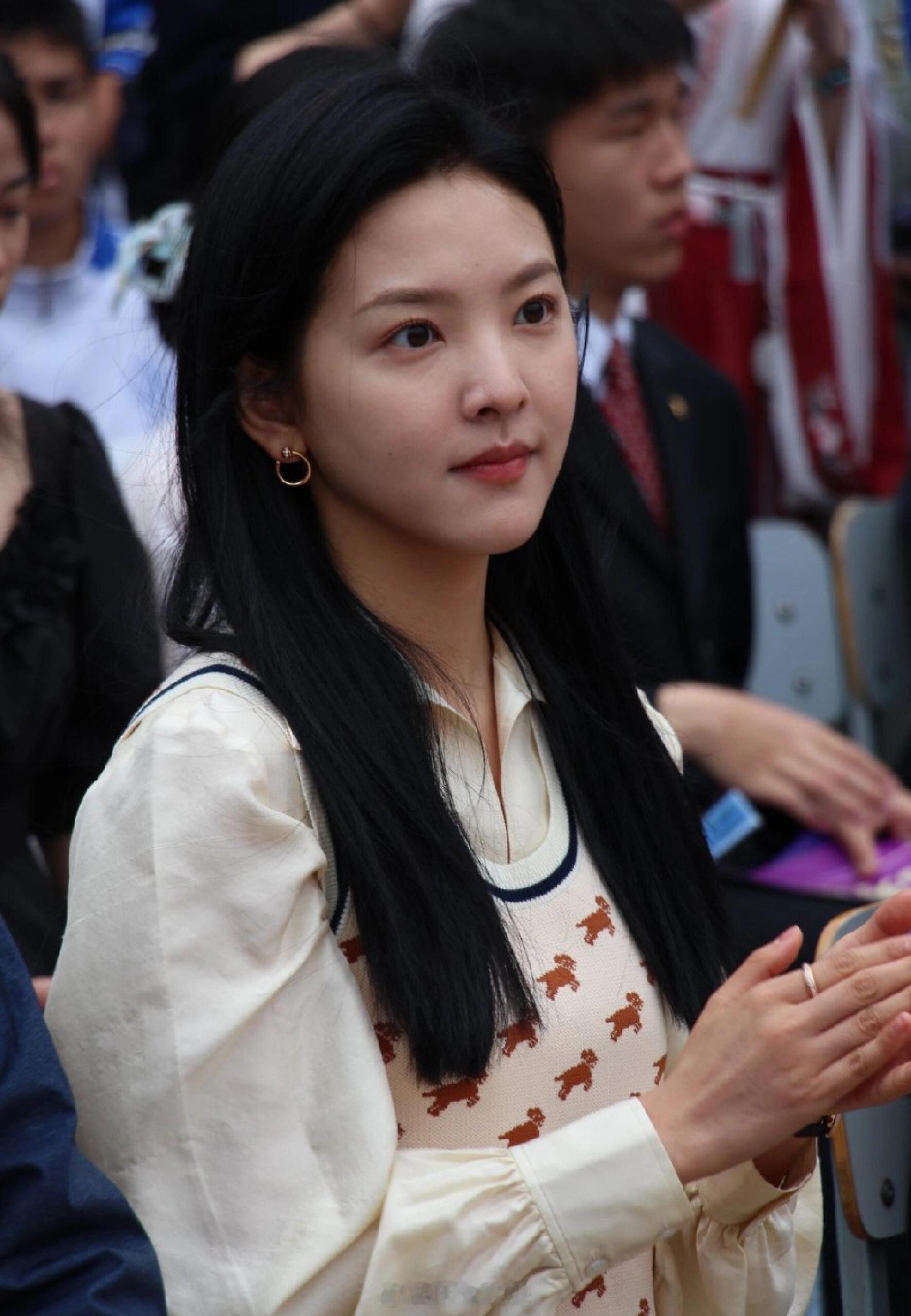 章若楠线下生图