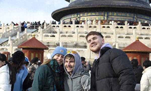 为何很多美国人到中国后笑不出来？他们到底看到了啥？不夸张的说，是看到中国太强大了