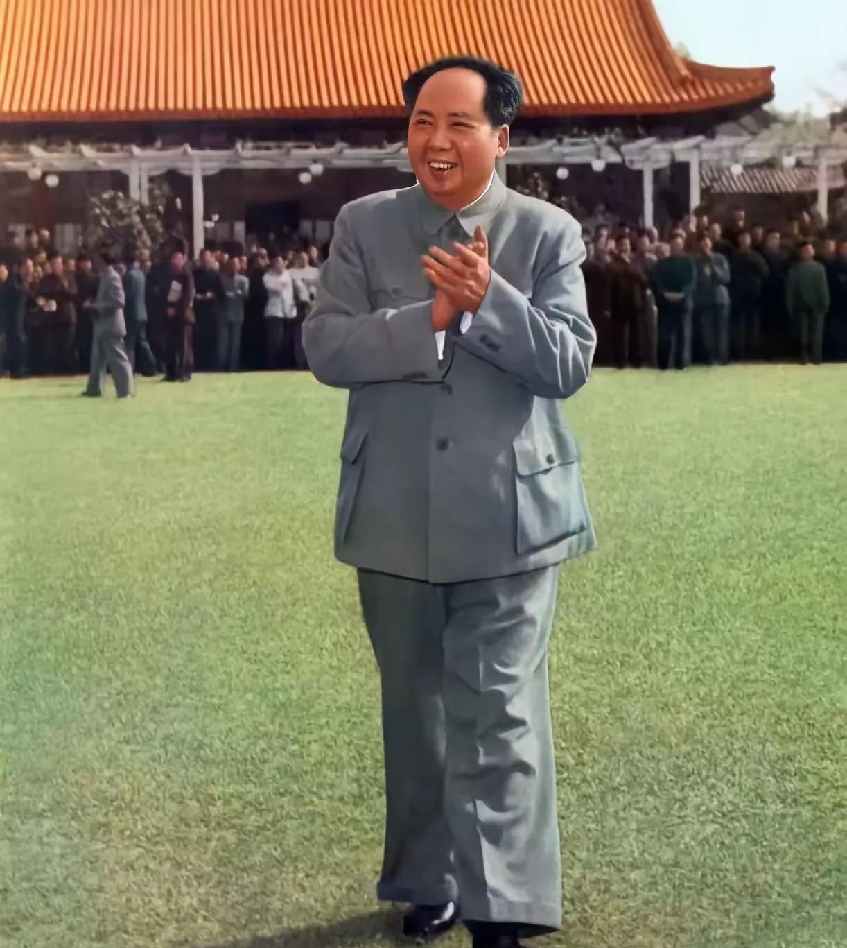 伟人这张照片威武霸气，气场强大。扬我中华精神和民族智慧。#伟人照片##历史老照
