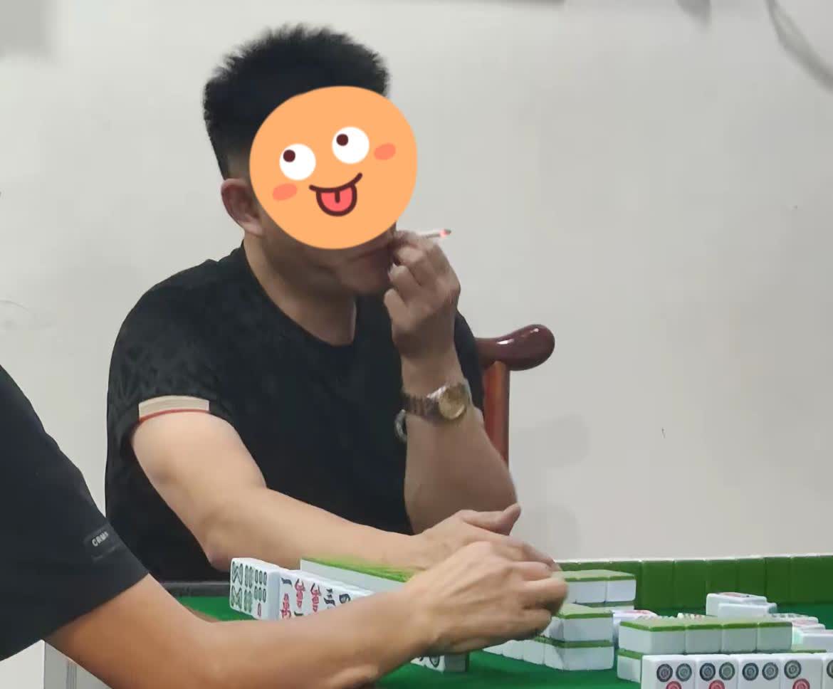 这也太潇洒了吧‼️我表哥今年48岁，前几年做生意攒下约200万存款，现在直接