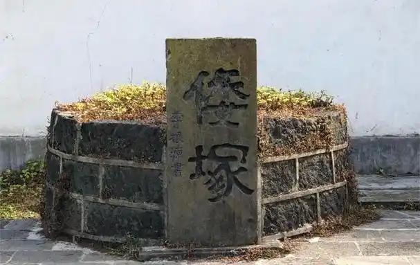 3.5个亿，连一座跪着的坟都买不走。2025年9月，日本方面第七次找上云南腾