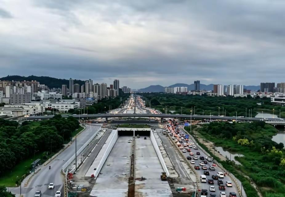 终于快等到了，珠海这条关键隧道马上就要通了！经常要通勤在双湖路的市民们，双湖路