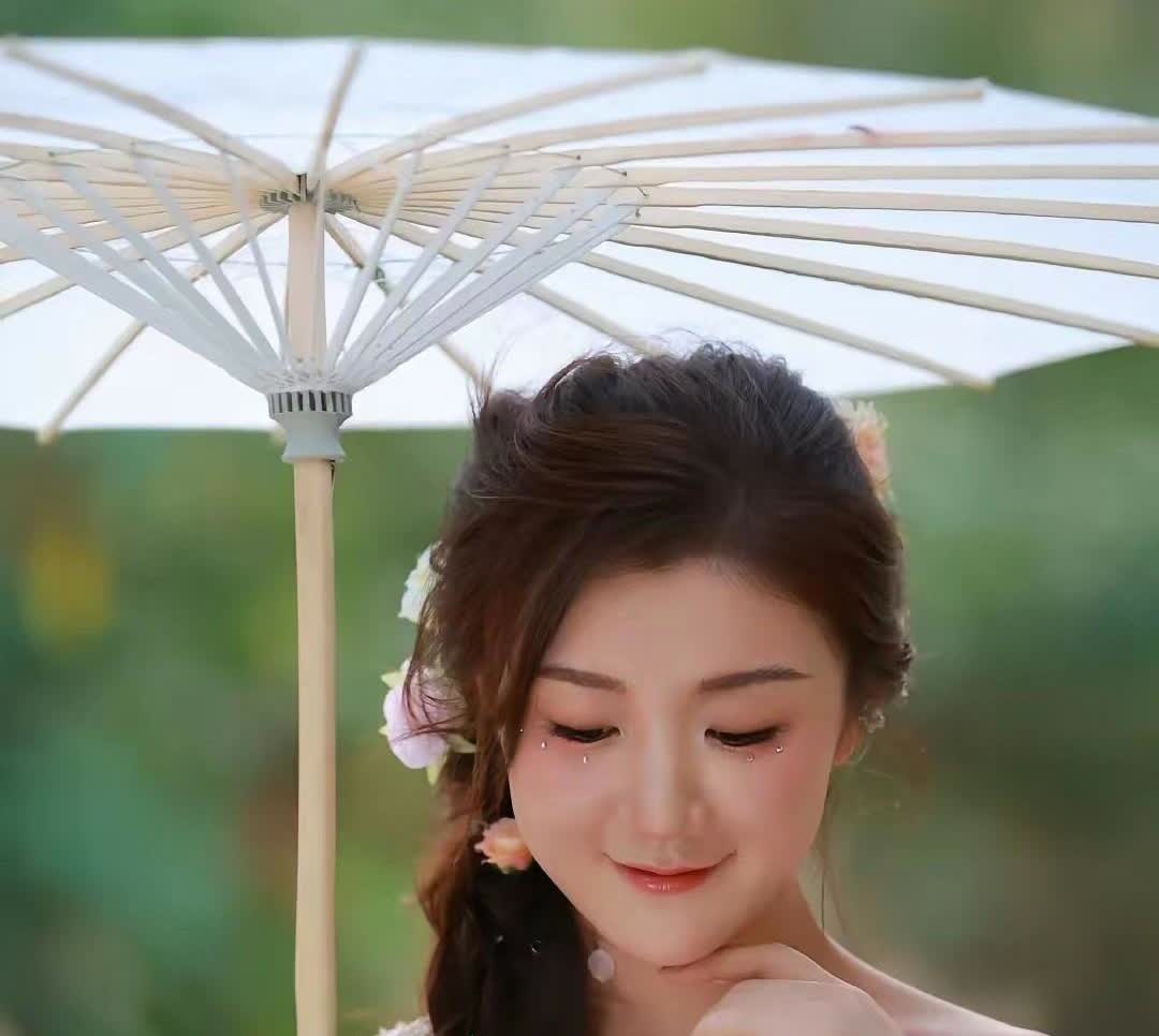 我发现了，陈梦最牛的不是球技，是脑子！你们看，她在体育圈的成绩已经够