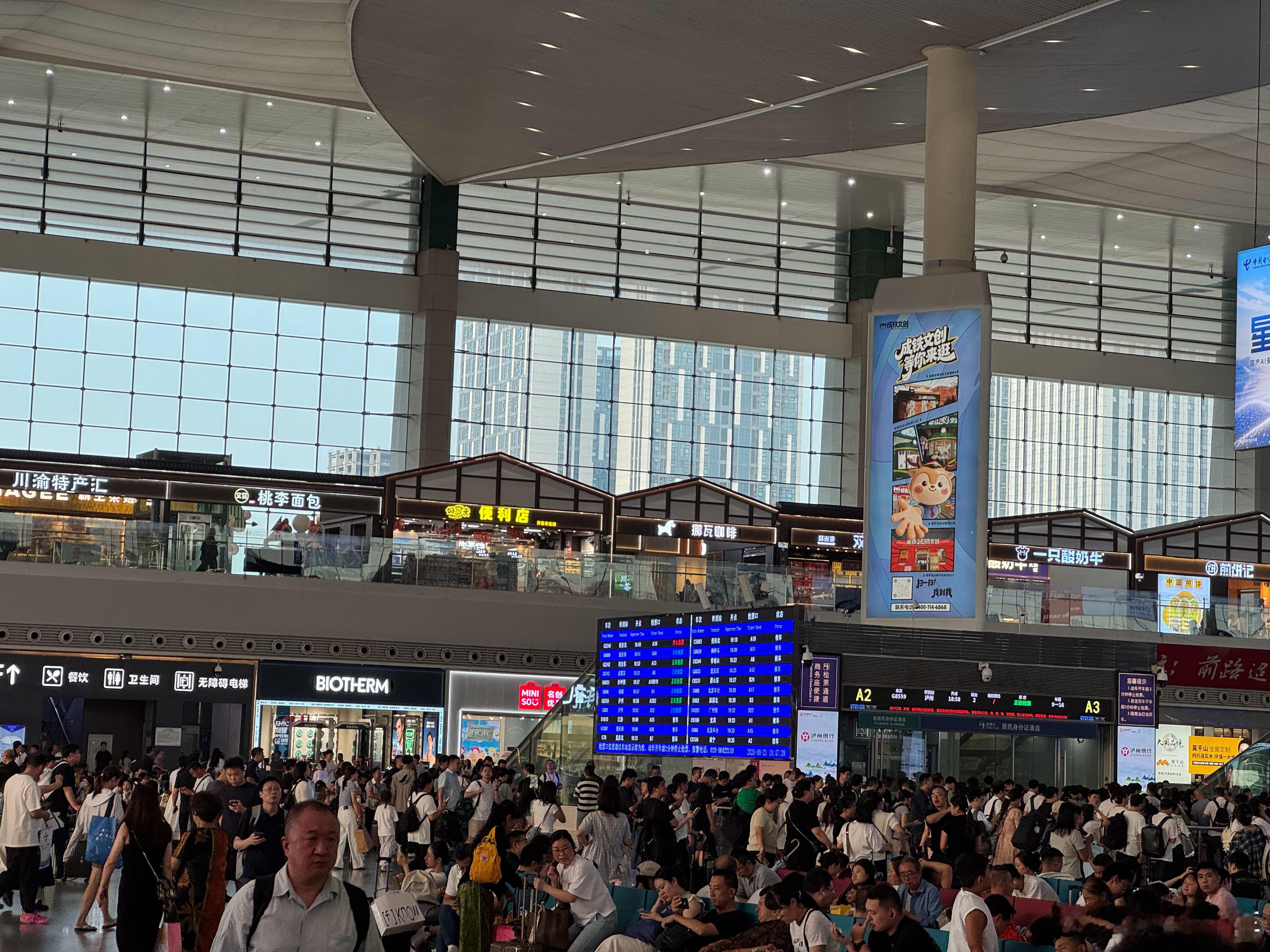 如果那么多高铁站，感觉成都东站的设计是最合理的地下公共交通系统，一楼进站安检，二