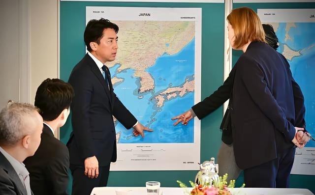 12月16日，日本媒体报道指出，日本防卫大臣小泉进次郎表示，中国持续大幅增加国防