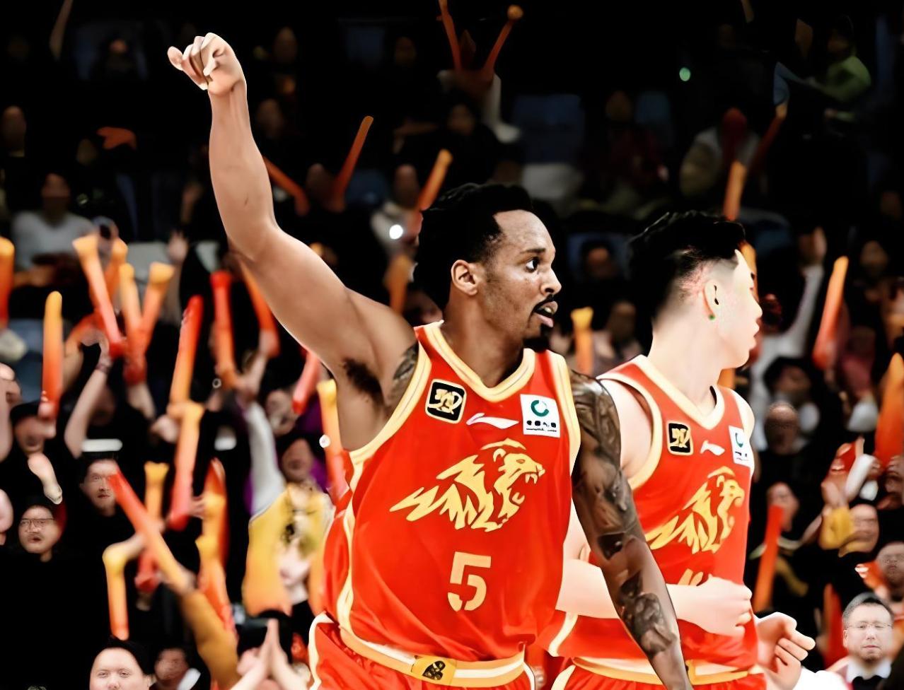 输给辽宁16分！揪出3个“废柴”，坑惨了广厦队。昨晚，CBA卫冕冠军广厦队，面