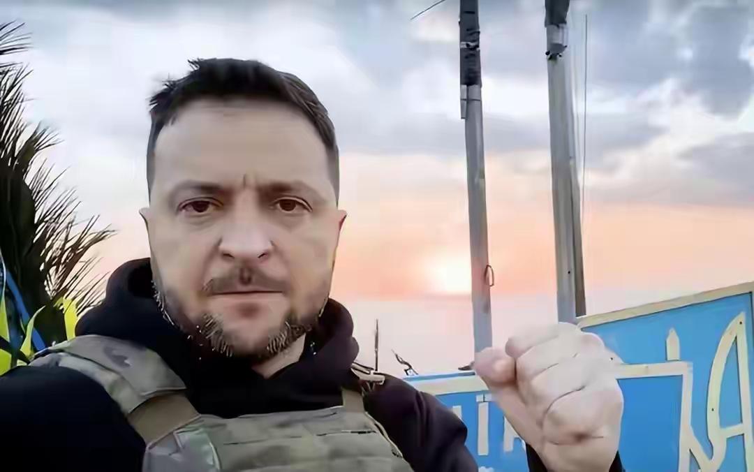 美:小乌你给我出来乌:咋啦大哥美:你给我说清楚什么叫我老让你让步乌:本