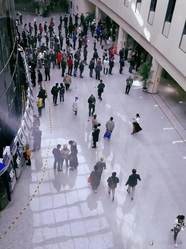 医院候诊见闻：9元与300元的距离，究竟差在哪里呢？提前四五天预约挂号，就诊