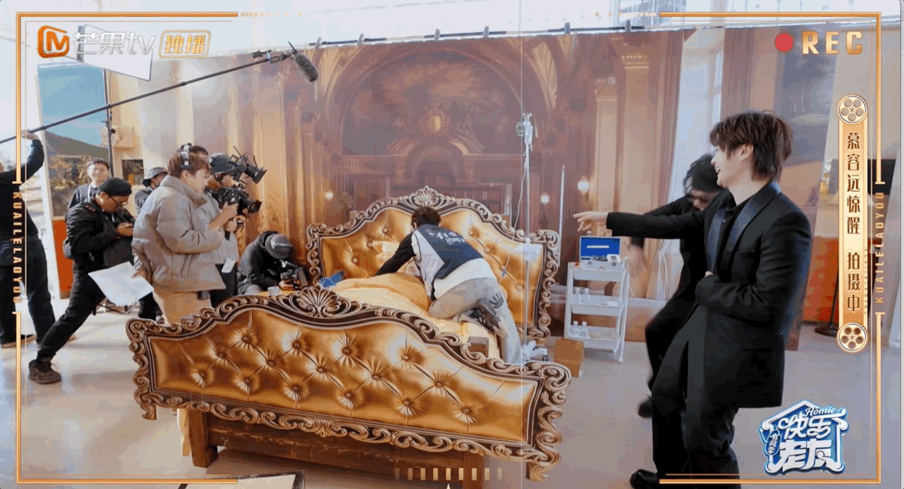 苏醒别笑了我怕你变异了快乐老友记笑到需要挂点滴，苏老师这波是用生命在搞笑