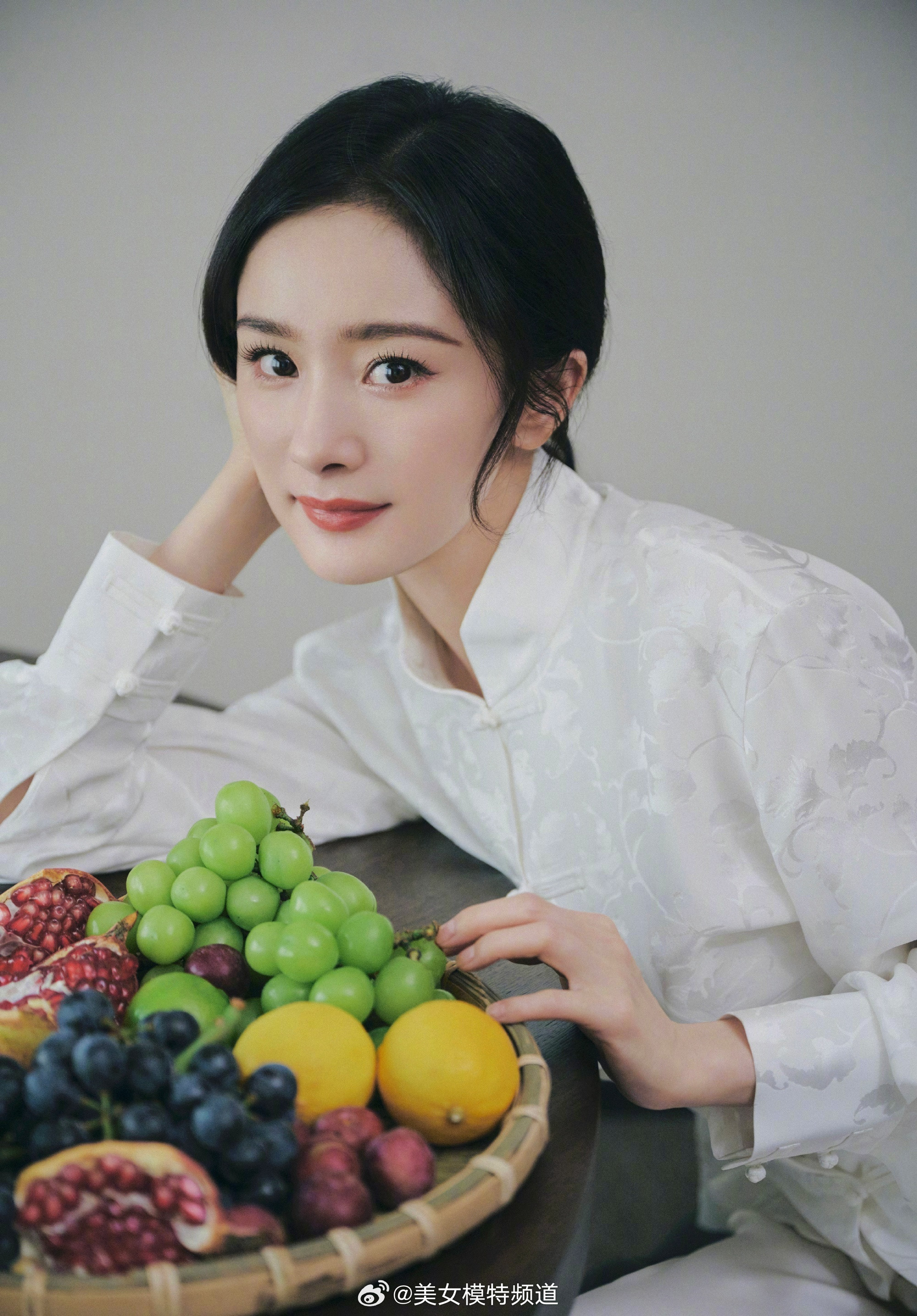 杨幂白色穿搭写真