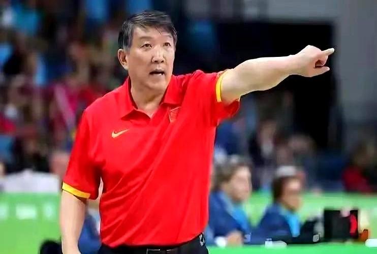 李梦落选真因曝光？宫鲁鸣对化妆上阵早有指责，张隆也难辞其咎。支持教练从严