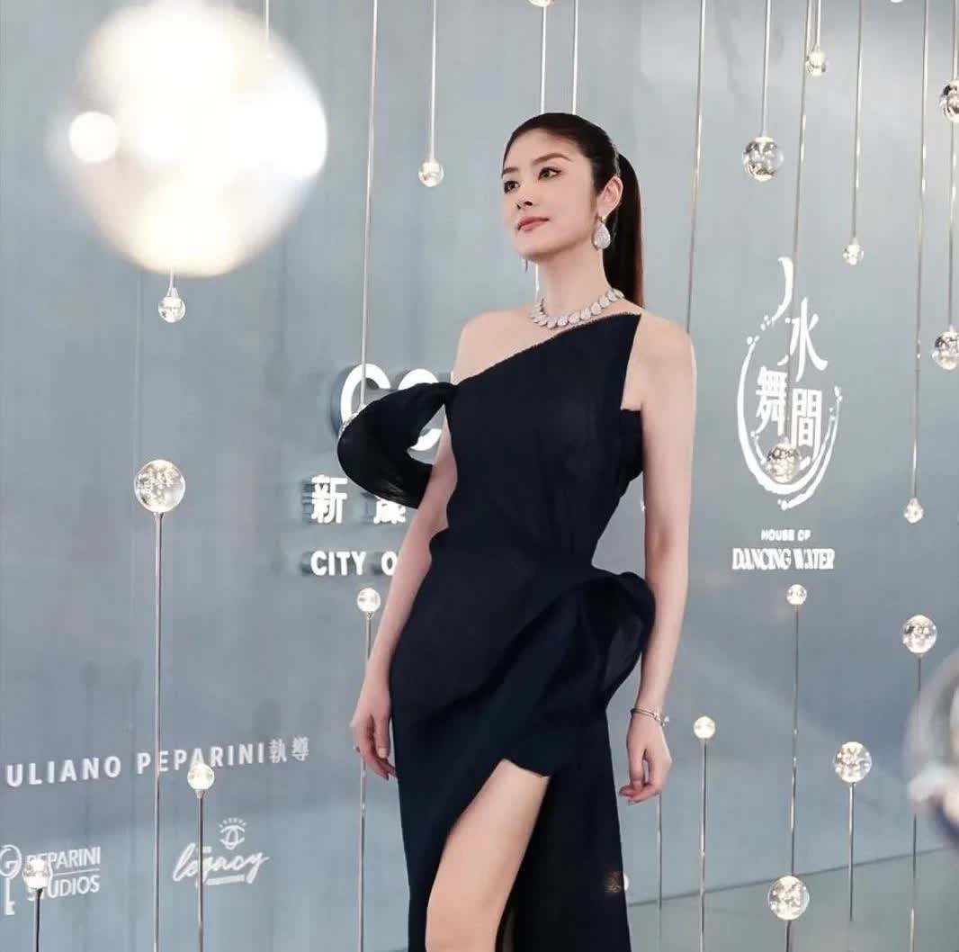 陈慧琳真是太搞笑了她7月份要开演唱会，记者问她，介不介意儿子带女朋友来