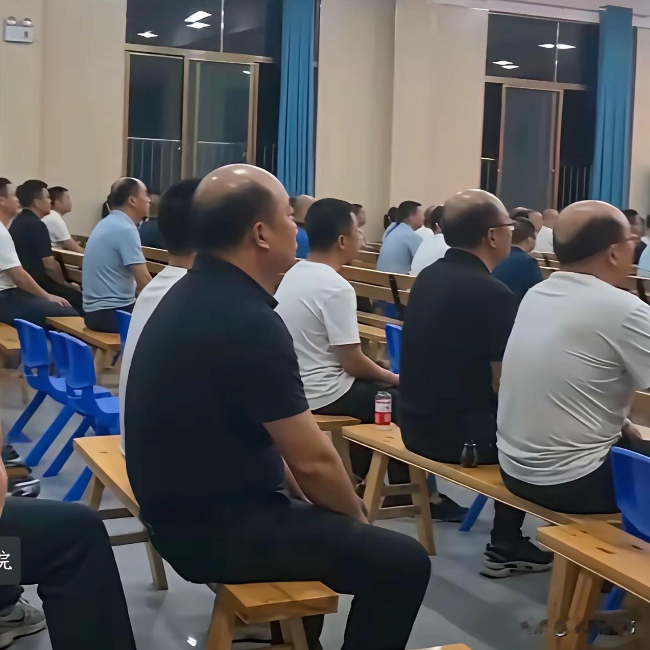 中年人是很容易死的！我中青班的同学，同年提拨的80后，9月30日还主持县里面的烈