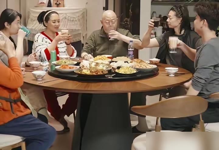 霍尊复出演唱会爆满，可你敢信，当年“敲诈勒索”他的陈露，根本没坐牢！当年沸