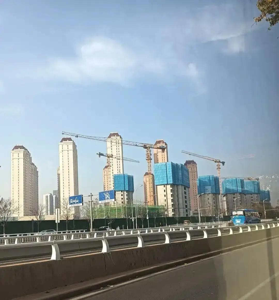 家里臭味找不到源头？你可能该砸开墙看看管子了。2024年新国标已经实施，高