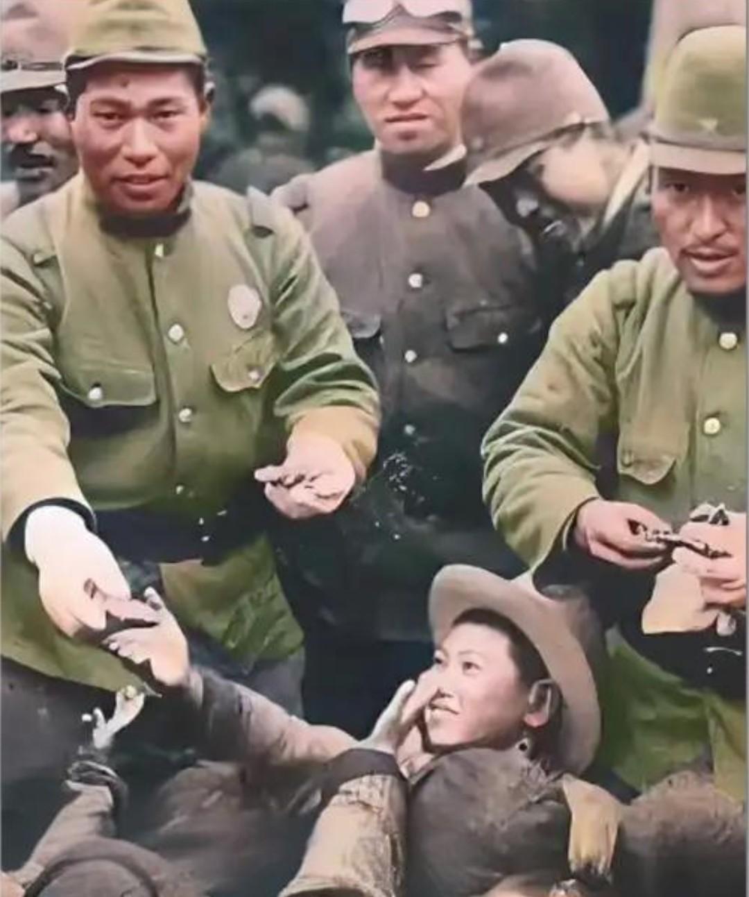 听老人说，一个叫瓦罐的孩子吃了鬼子几颗糖块，竟隔三差五上门去“骚扰”鬼子，最终差