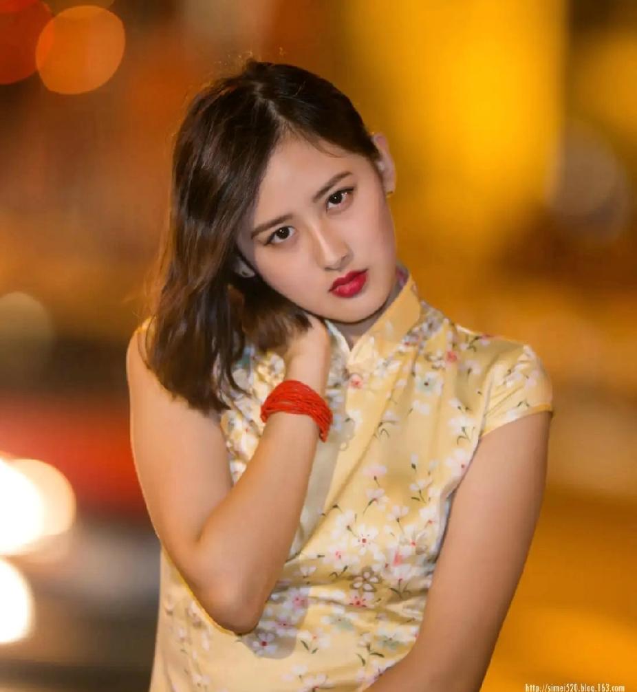 邻家的小伙子，28岁还没有碰到合适的结婚对象。一次网上认识了个姐姐，告诉他3