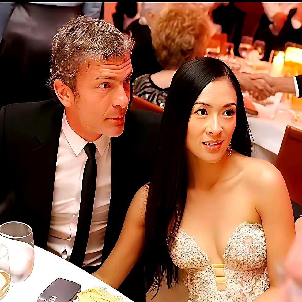 他许诺爱她三生三世，却拿出一份让她感到屈辱的婚前协议。那份协议，字字句句都