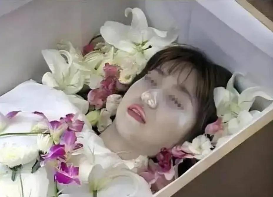 细思极恐！上海24岁女孩遗体冷藏18年，父亲送完转身消失2026年5月，上