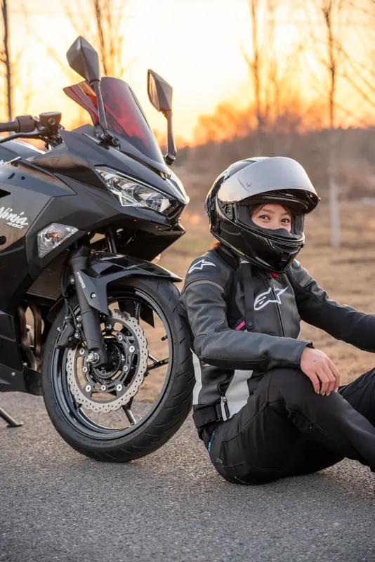 34岁法国车手如何终结欧美日37年垄断，背后中国品牌有何故事？在世界超级摩托车