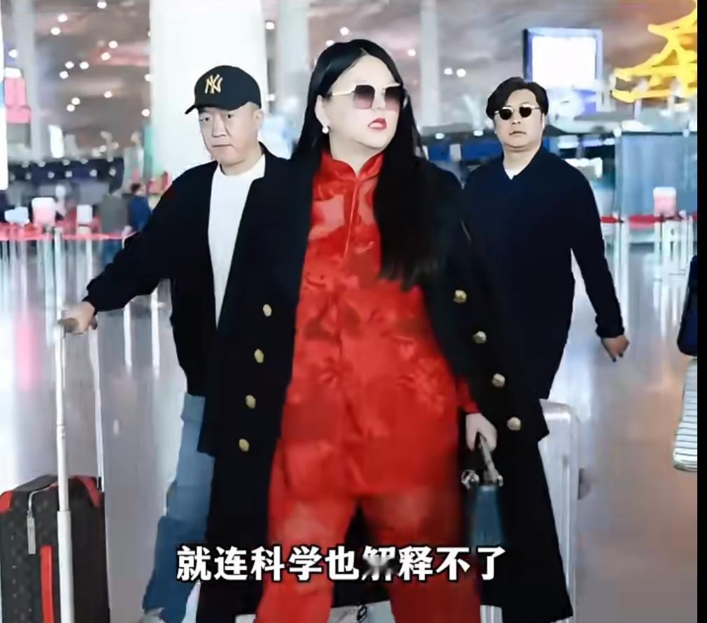 李湘全网账号被封，这结局，网友早从她面相里读出来了。当“目中无人”成了预言，你