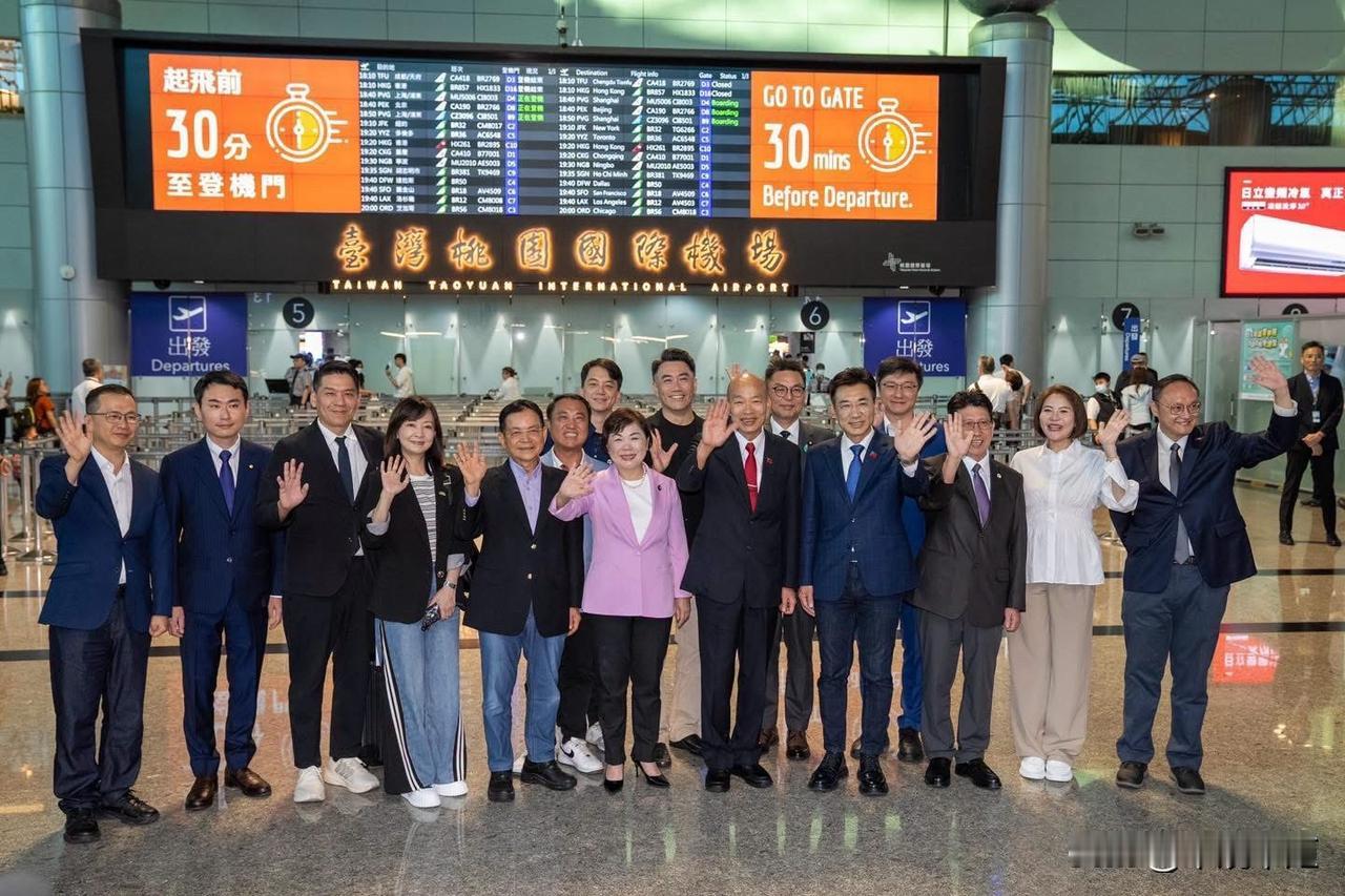 国民党立委杨琼璎今（22日）凌晨在脸书发文声称，我正式陪同院长韩国瑜以及跨党派的