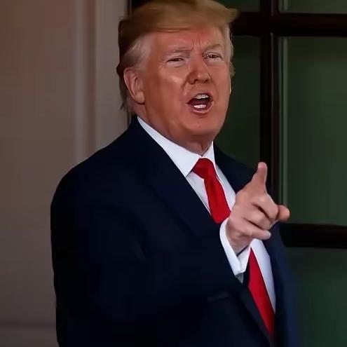 特朗普这回像是突然开了窍，电视镜头前的他收起了往日的锋芒，直言“得学中国着眼长远