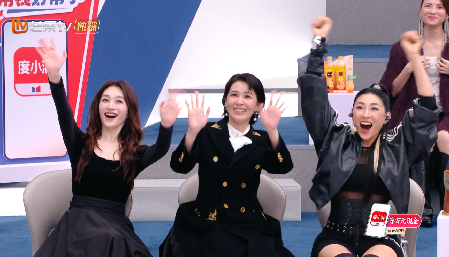 李小冉一对比是真的白啊