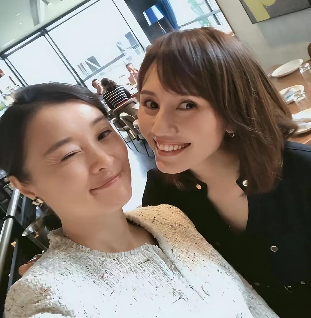 原来袁泉和吴越才是现实中的真闺蜜，所以你们戏里演的那么真切啥意思？“什么事啊