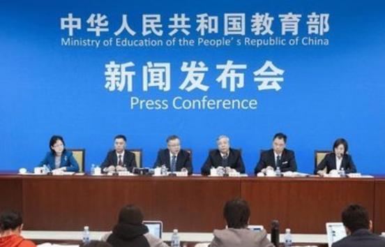 教育部出手了！将英语“踢出”高考，取消其主科地位？教育部回应一针见血！不曾想，螳