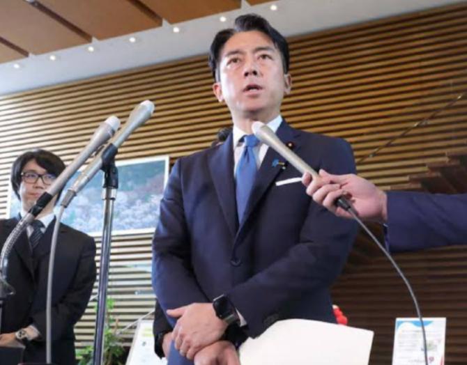 歼15锁定F15后，日本防卫省集体凌晨加班，大批记者赶往现场：事态严重！20